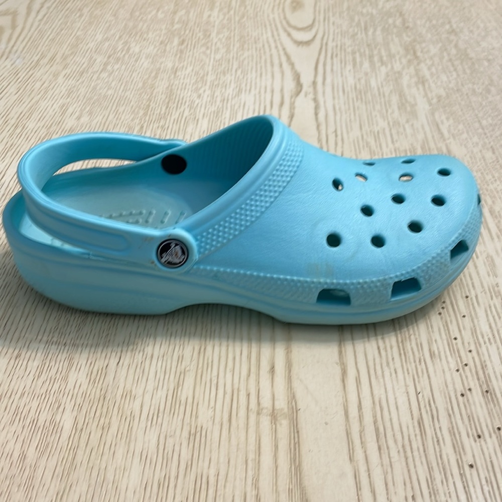Crocs Classic Clog Shoes (Cyan Blue). - Picture 12 of 12